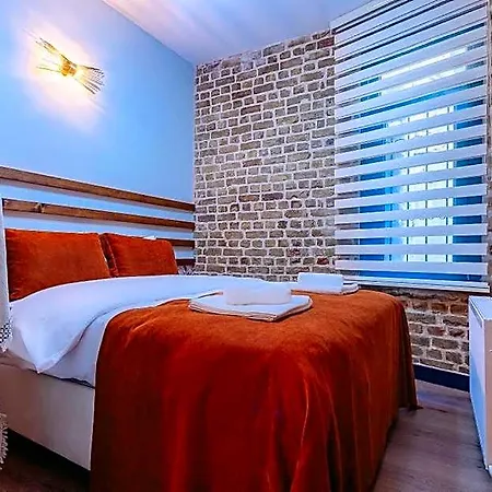 Bossy 2 Otel *